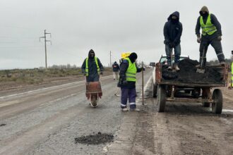 Ruta 151: Municipio de Catriel realiza tareas de bacheo