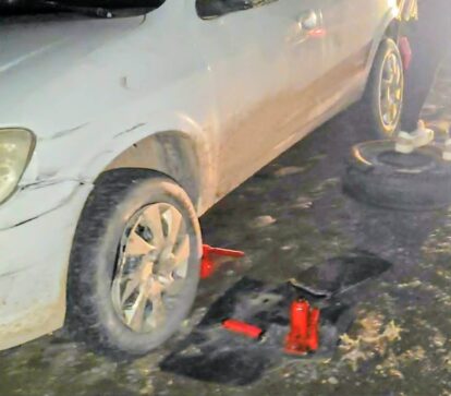 Ruta 151. Decenas de vehículos varados con roturas por pozos y banquinas rotas