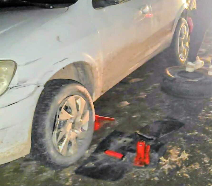 Ruta 151. Decenas de vehículos varados con roturas por pozos y banquinas rotas