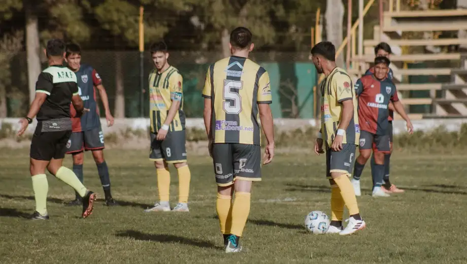 Liga Confluencia: (Video) escándalo en Catriel por insultos racistas? al árbitro en partico Unión Deportiva Catriel – Arg del Norte