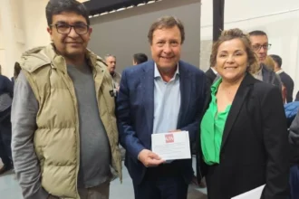 Representantes de la Cámara de Comercio de Catriel con Weretilneck