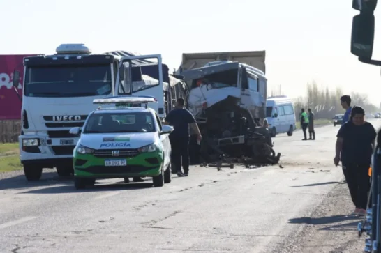 Camiones con arena para Vaca Muerta chocaron en la Ruta 22