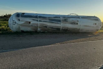 Sigue el corte total en la Ruta Nacional 143 por el vuelco de un camión con gas licuado