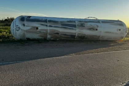 Sigue el corte total en la Ruta Nacional 143 por el vuelco de un camión con gas licuado
