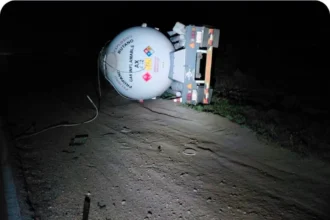 Chacharramendi: corte de la Ruta 143 por vuelco de un camión con gas licuado