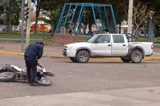 Catriel: circulaba en una moto con pedido de secuestro. Chocó y se fugó herido