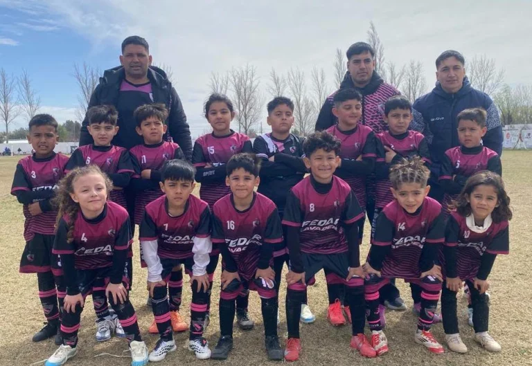 FÚTBOL INFANTIL – Corintios a lo grande: la categoría 2018 volvió a Catriel con otro título