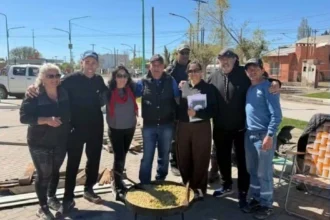 Catriel: municipales siguen con olla popular denuncian a la titular de Recursos Humanos
