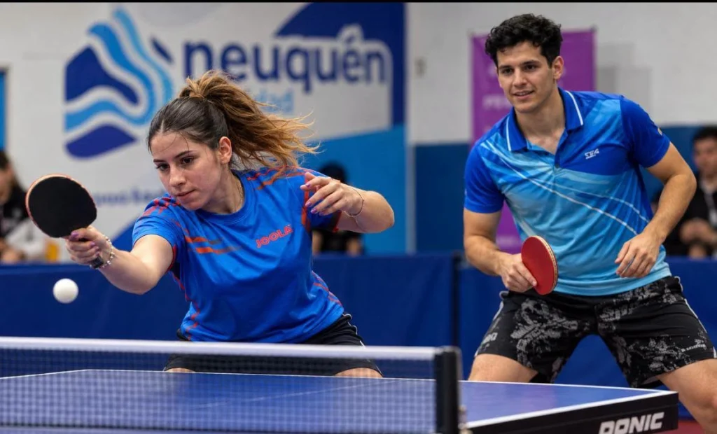 Manu Pereyra llevó su talento y experiencia al tenis de mesa inclusivo en Neuquén