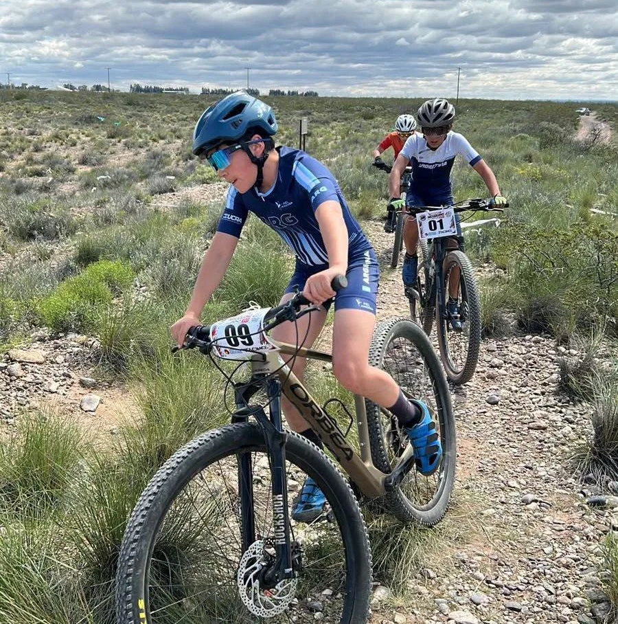Los NinoBikers se destacaron en el inicio del Campeonato Neuquino de XCO