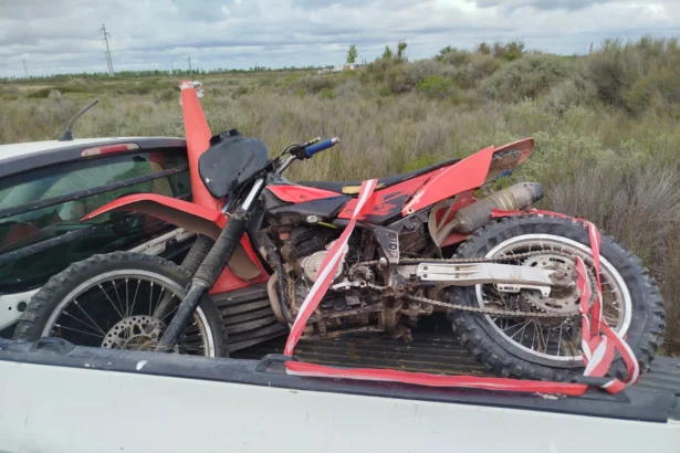 Persecución y caída en Catriel: atraparon a un adolescente en moto