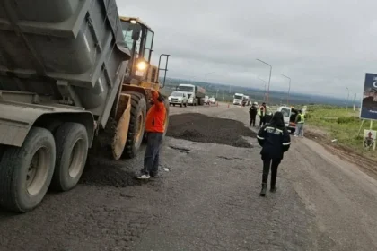 Ruta 151. Precaución: tareas de bacheo cerca de Catriel