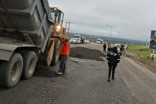 Ruta 151. Precaución: tareas de bacheo cerca de Catriel