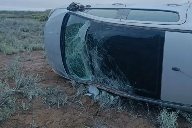 Catriel: acompañaban el traslado de su madre fallecida y volcaron en la Ruta 151