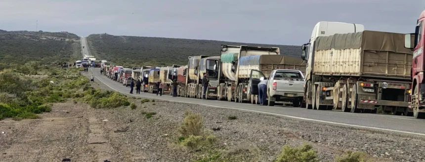 Ruta 151: camión atascado en la banquina provocó demoras en el tránsito