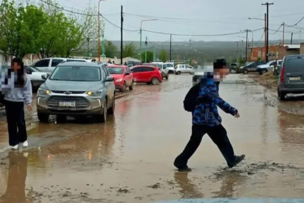 Catriel: Alumnos reclaman por obras que permitan llegar al colegio