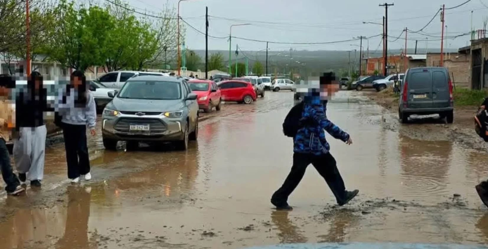Catriel: Alumnos reclaman por obras que permitan llegar al colegio